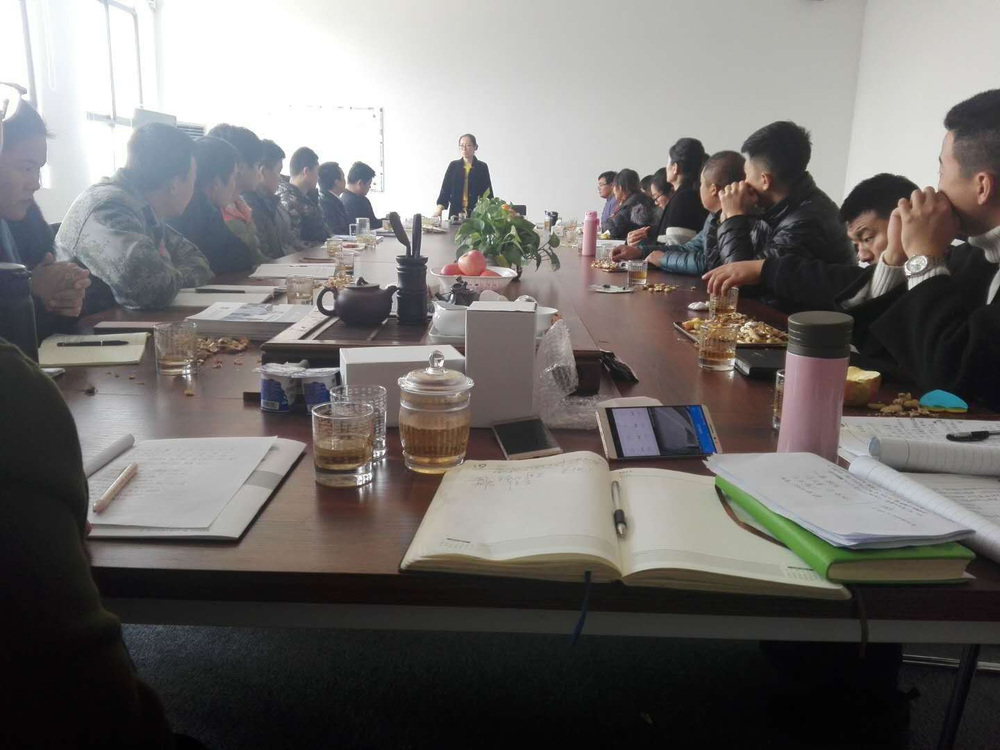 青島海藍(lán)康復(fù)器械有限公司李總做開場講話